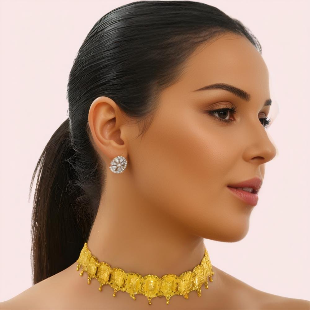 FV1eYZtr7iZMNhzyM1taXNnEnqRXbSIqdOYkErpn.jpg Regal Embossed Temple-Style Gold-Plated Choker Necklace - Image 1