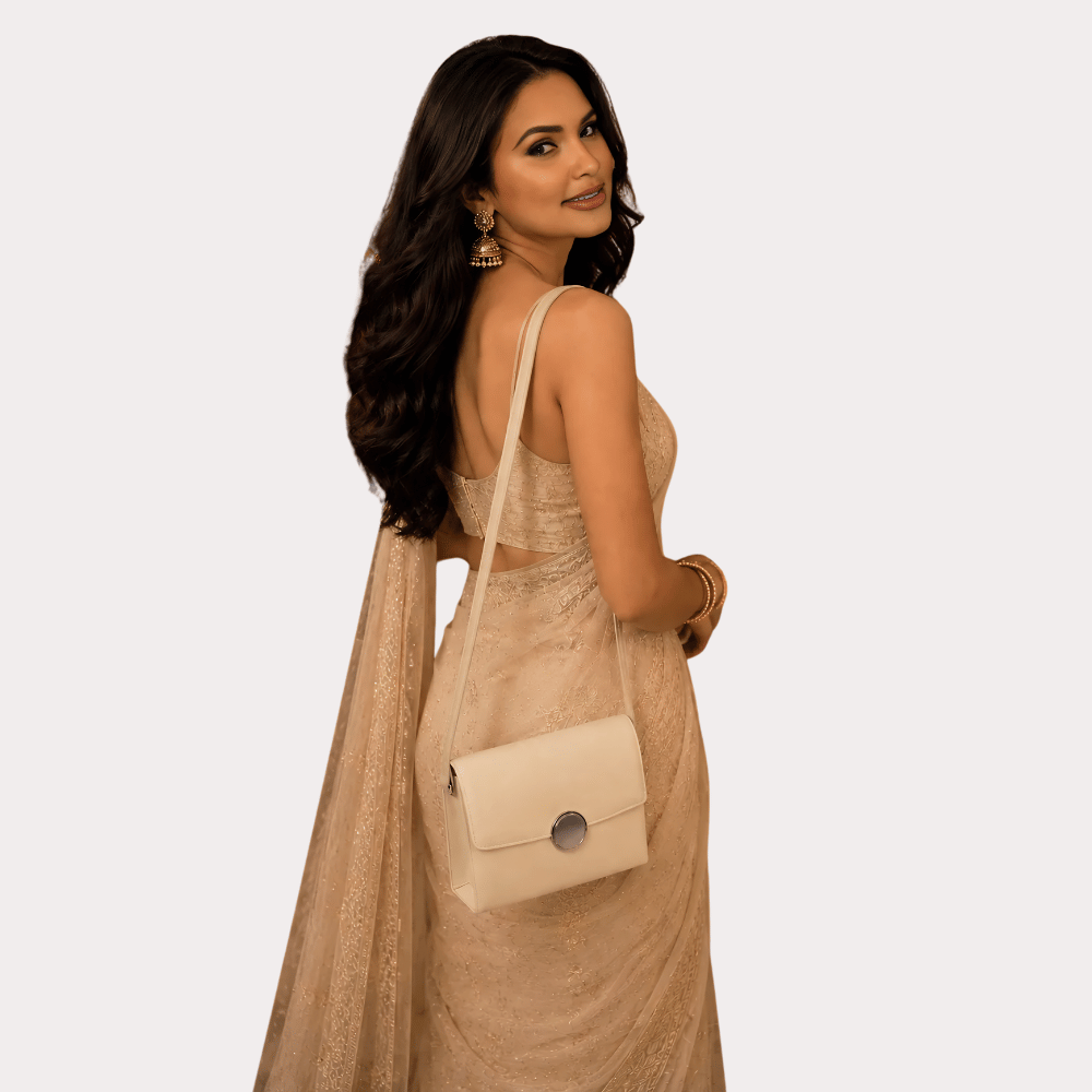 afhXq7lbmXhgUvXRfpI3HSXZDPlhQr1YVuIg8rei.png Ivory Aura Elegant Sling Clutch Bag - Image 1