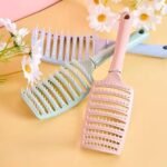 Generic Plastic Detangling Hair Brush (Multicolor)